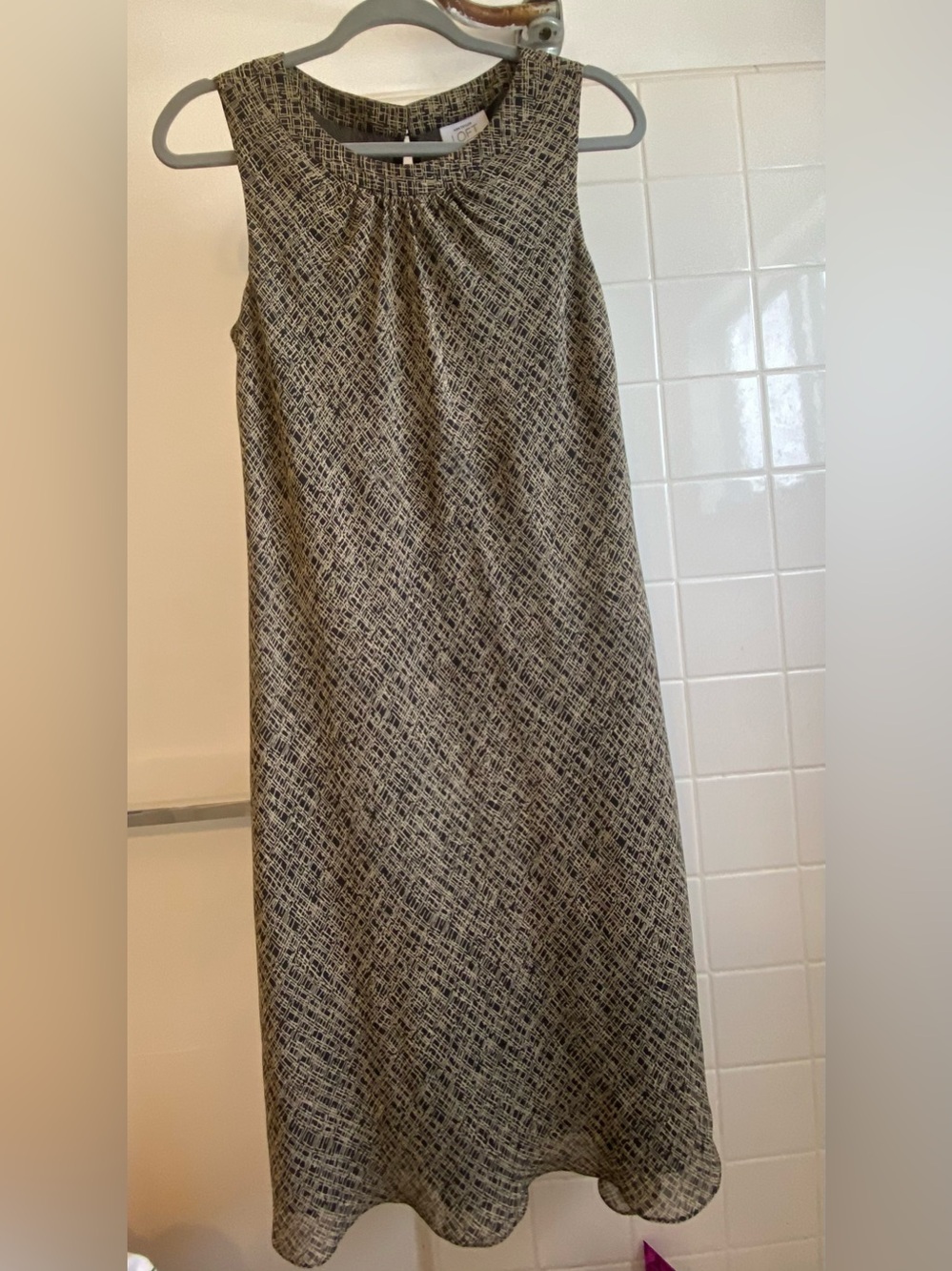 Ann Taylor LOFT Black and Cream, flowy Sleeveless Dress, size 8